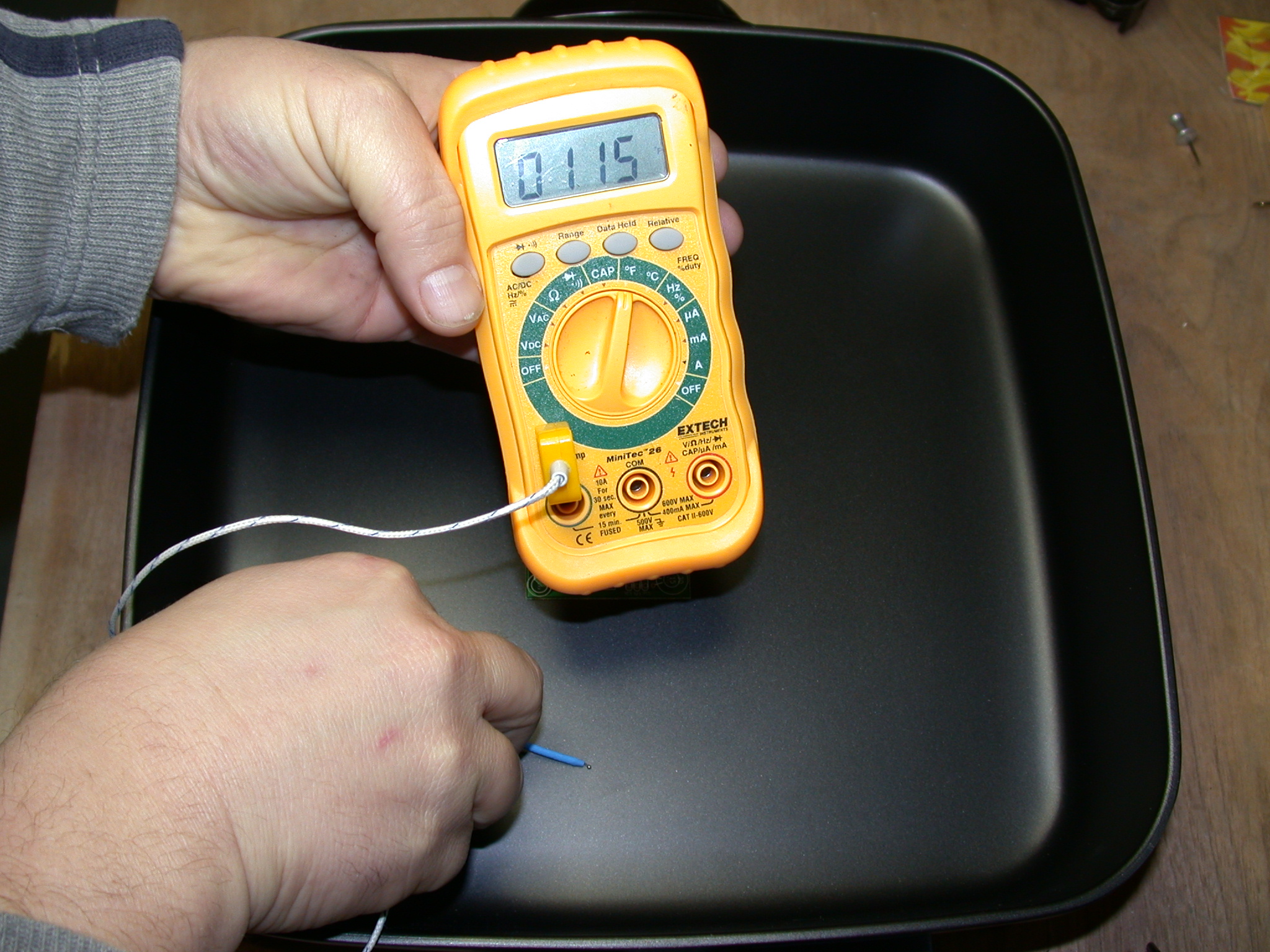 Checking the surface temperature of the electric skillet